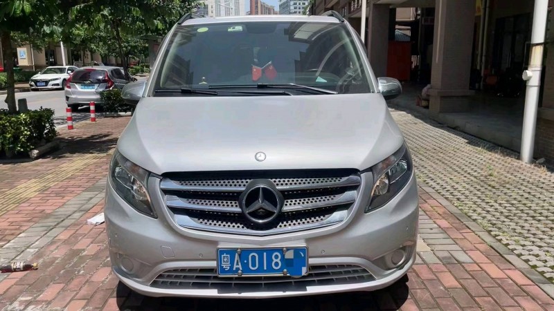 广州17年奔驰威霆5