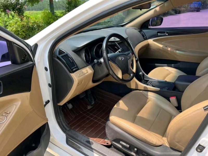 盐城13年现代索纳塔八6