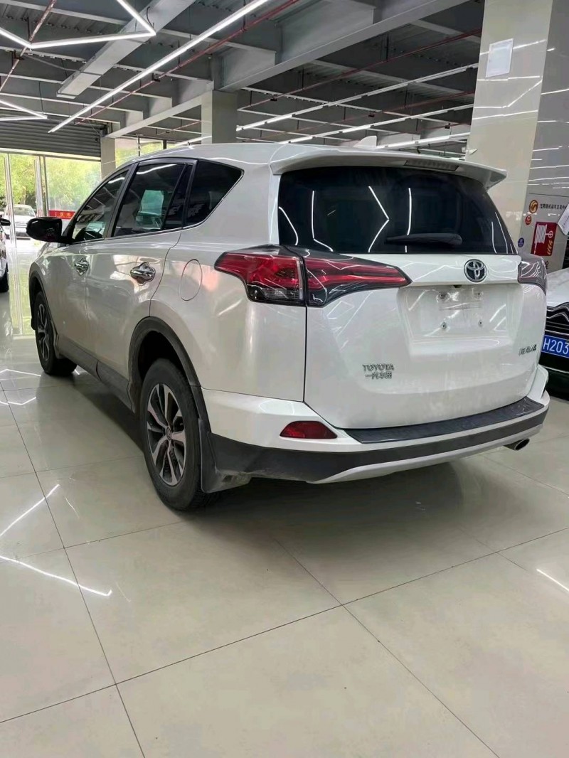 枣庄17年丰田RAV49
