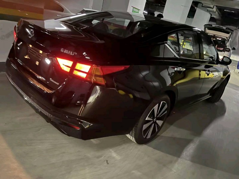 重慶22年日產天籟5