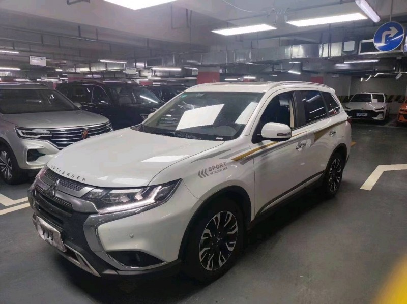 成都20年三菱欧蓝德5