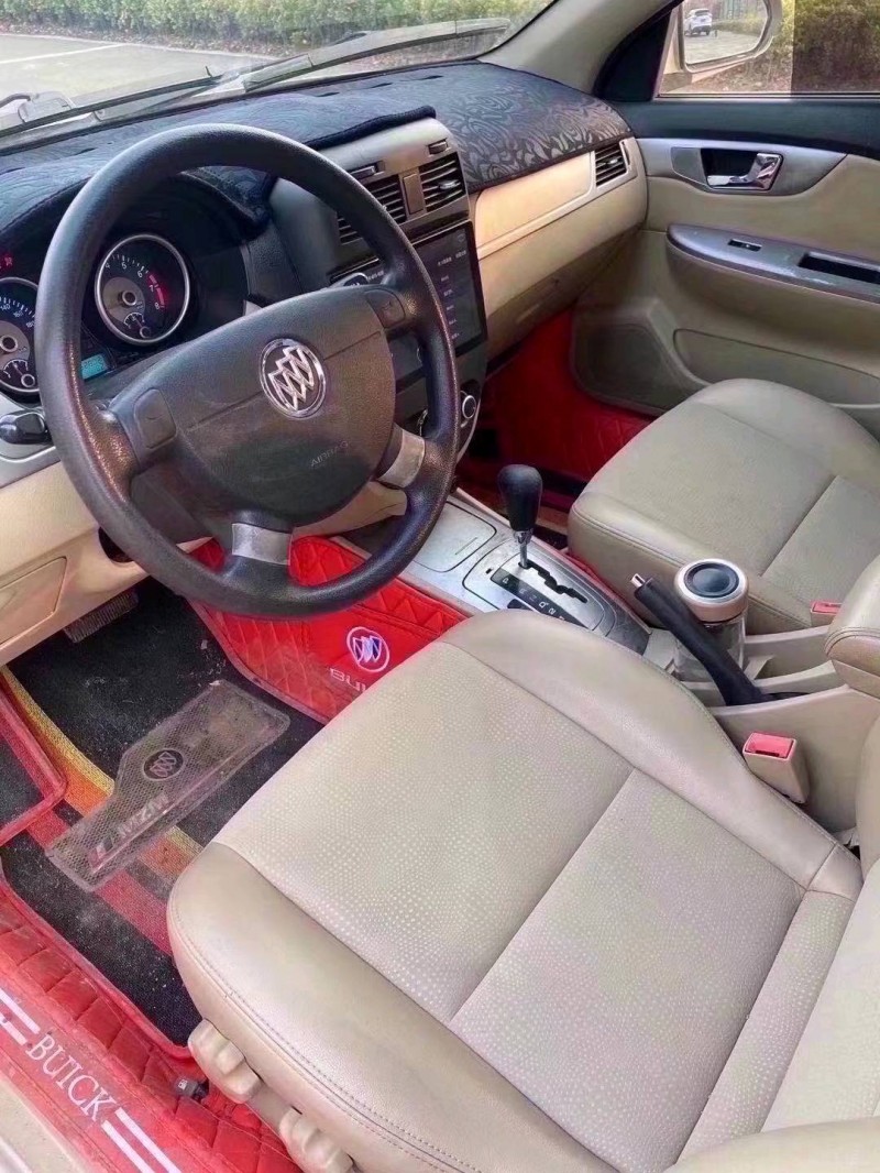 济宁12年别克凯越5