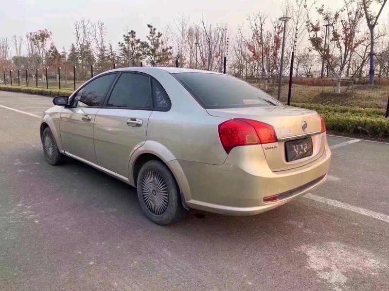 济宁12年别克凯越7