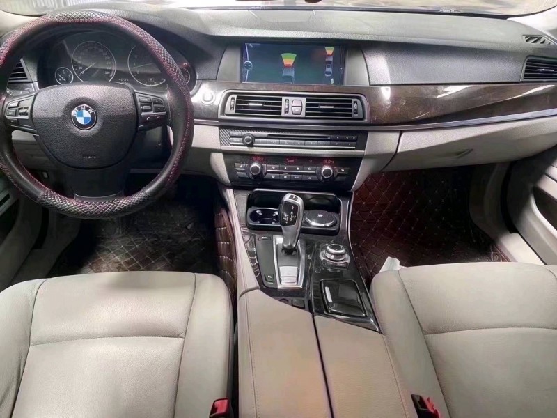 济宁11年宝马5系6