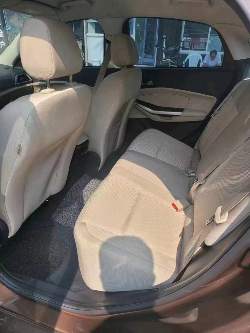 烟台15年福特福睿斯4