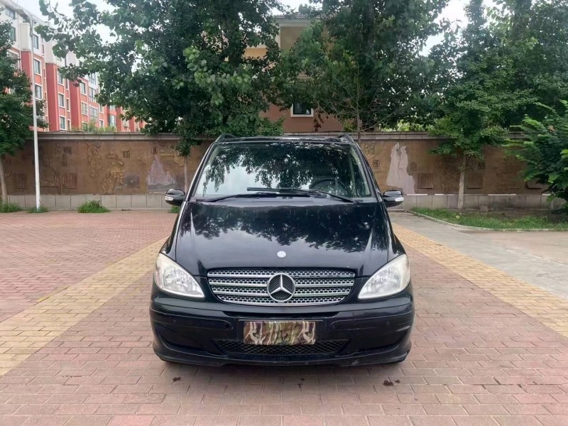 青岛11年奔驰唯雅诺7