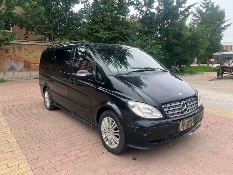 青岛11年奔驰唯雅诺5