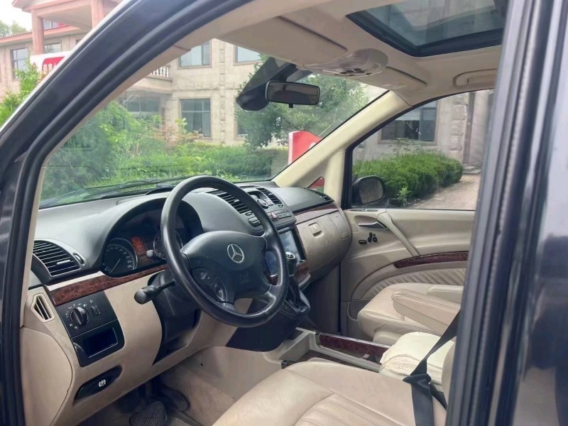 青岛11年奔驰唯雅诺2