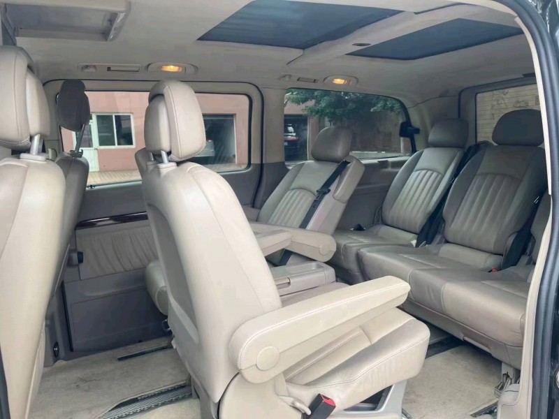 青岛11年奔驰唯雅诺1