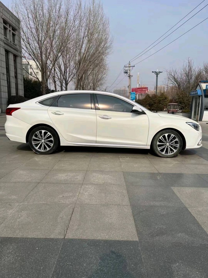東營18年長安汽車睿馳CC8