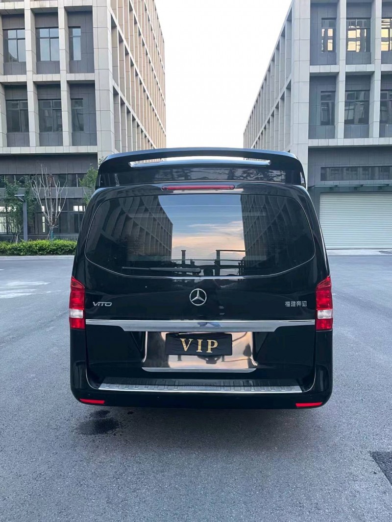 徐州17年奔驰威霆1