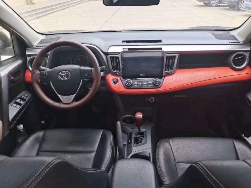 東營19年豐田RAV42