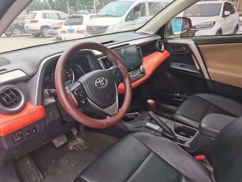 東營19年豐田RAV46