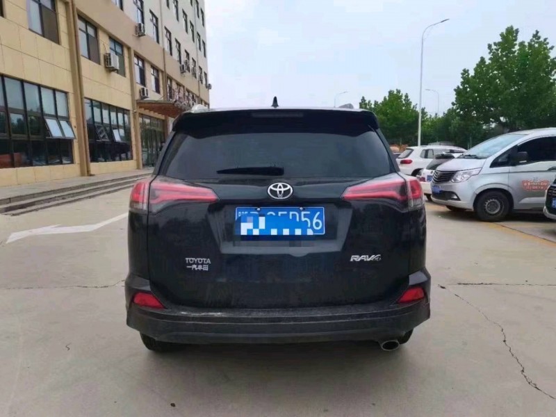 東營19年豐田RAV47