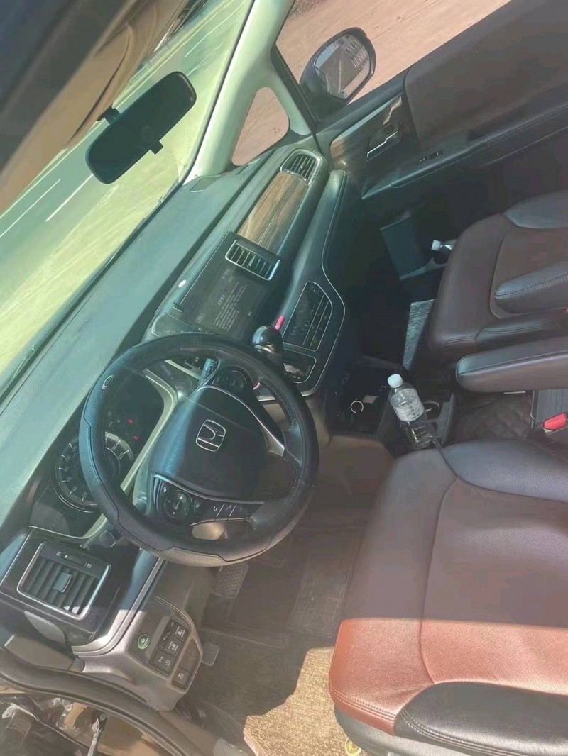 烟台18年本田艾力绅7