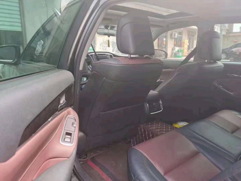 济宁18年丰田皇冠4