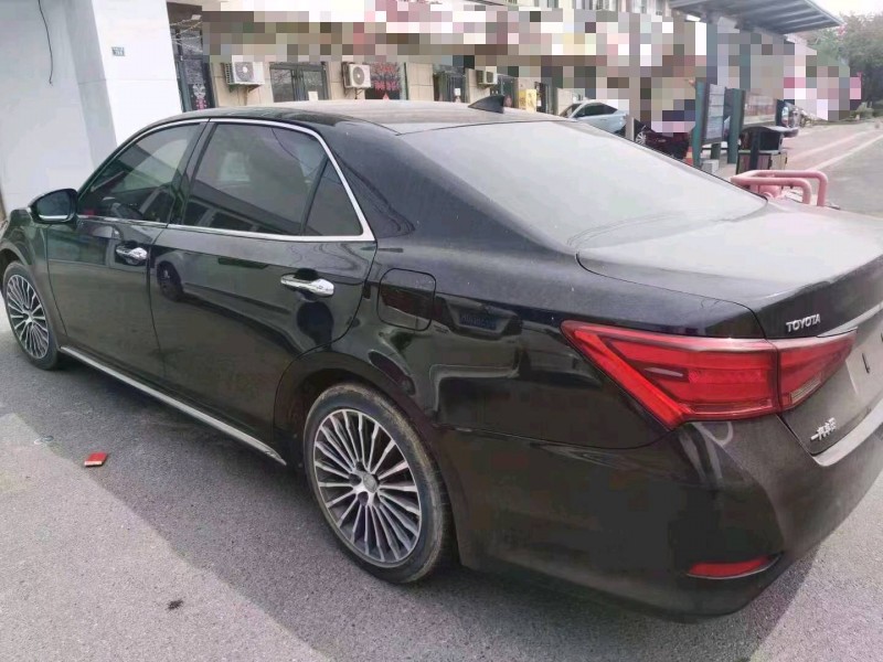 济宁18年丰田皇冠7