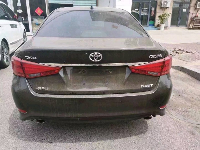 济宁18年丰田皇冠9