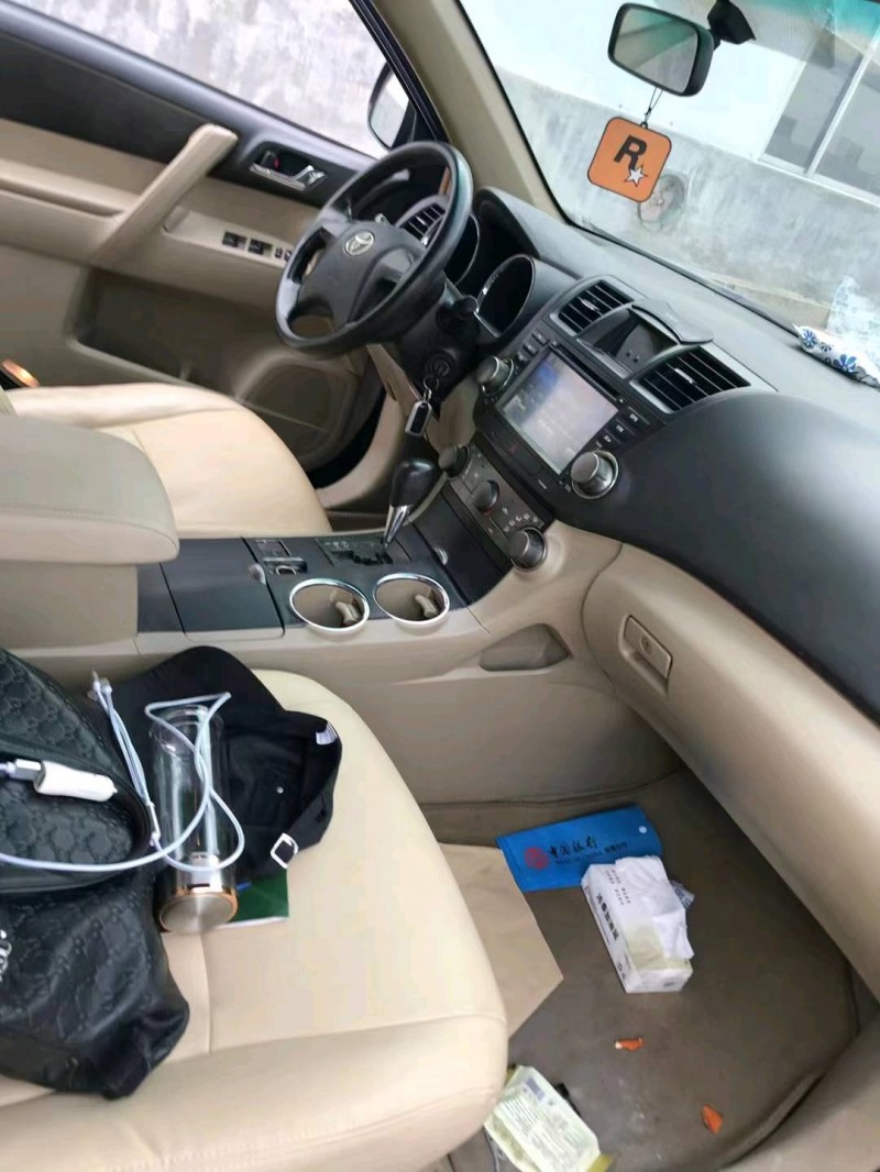 济宁11年丰田汉兰达4