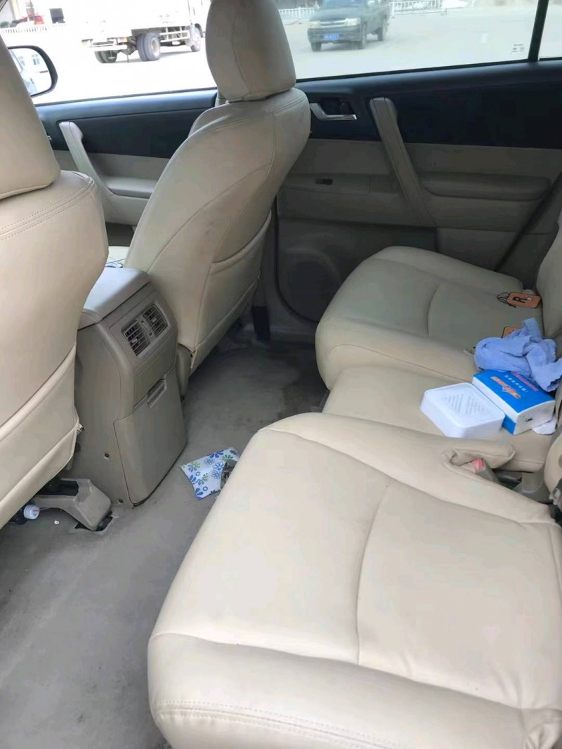 济宁11年丰田汉兰达2