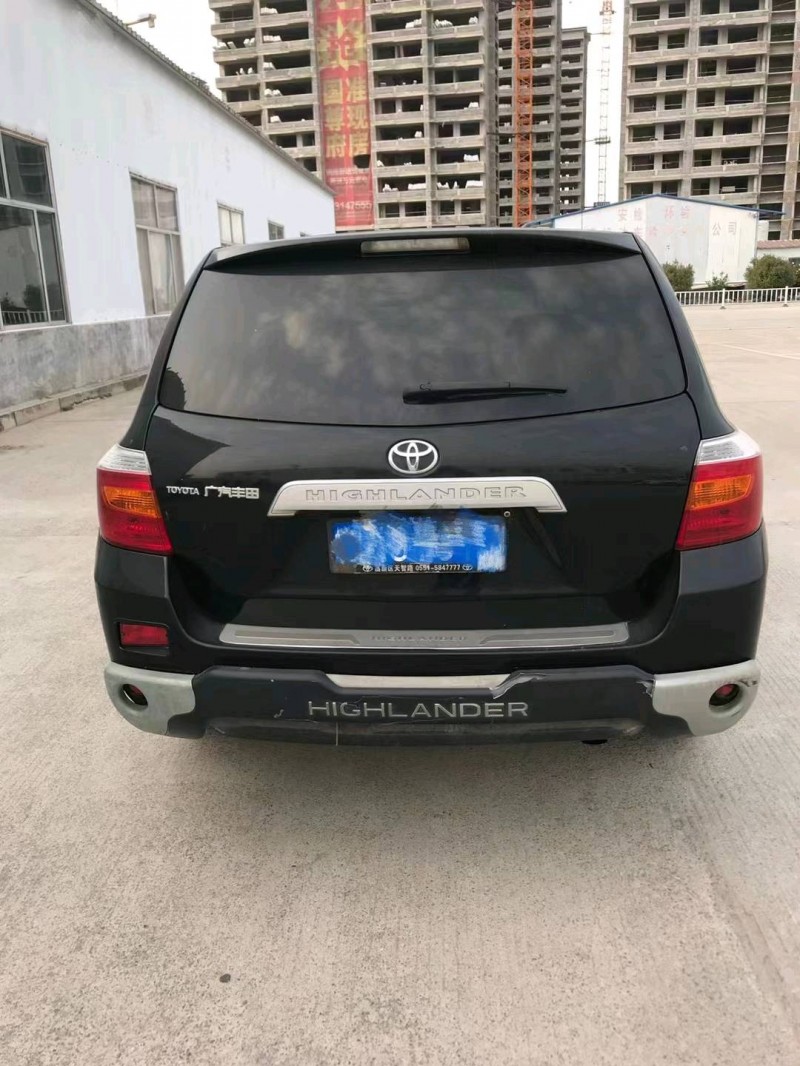 济宁11年丰田汉兰达1