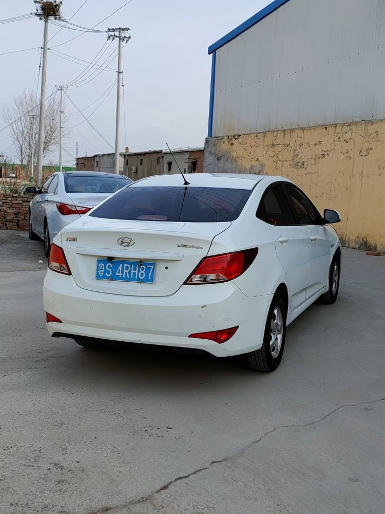 济宁17年现代瑞纳2