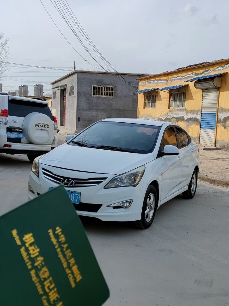 济宁17年现代瑞纳3