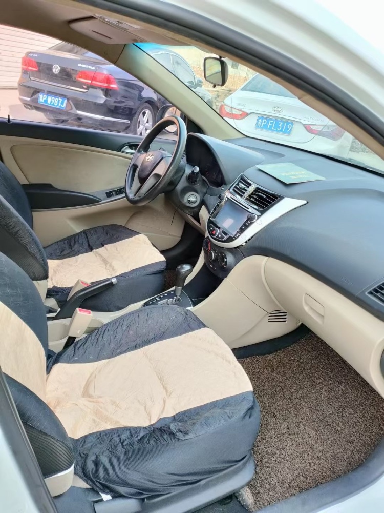 济宁17年现代瑞纳6