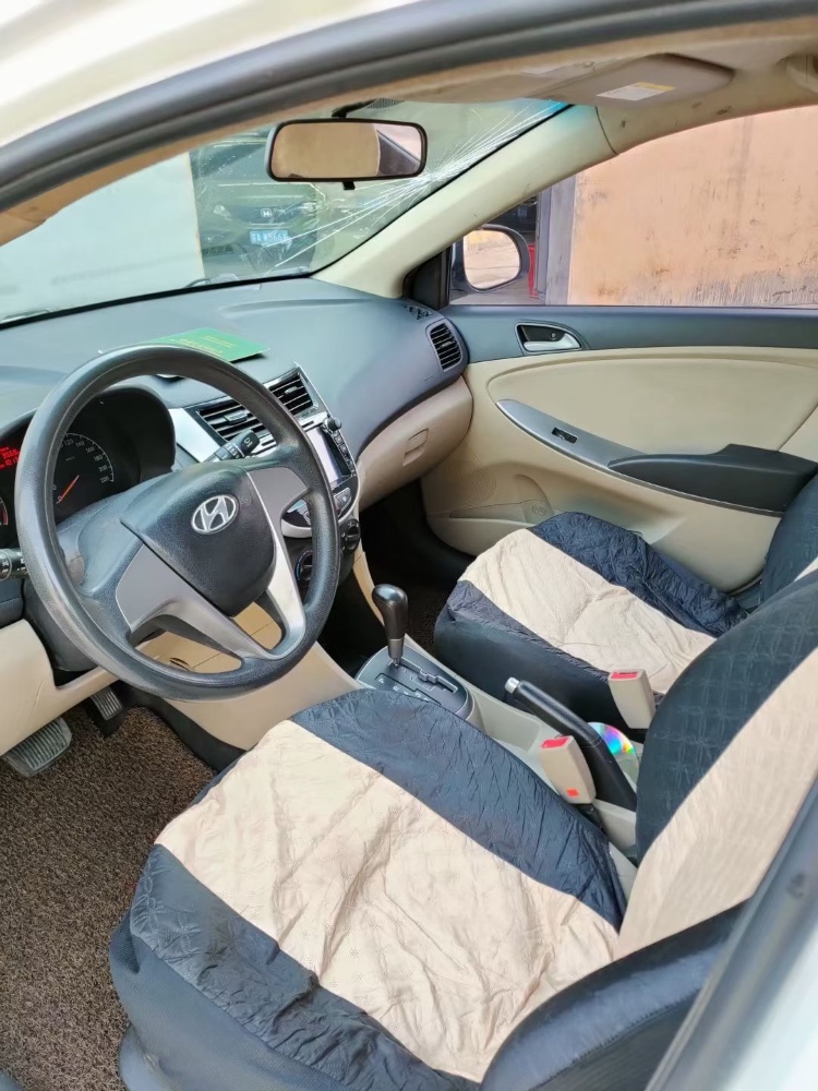 济宁17年现代瑞纳7