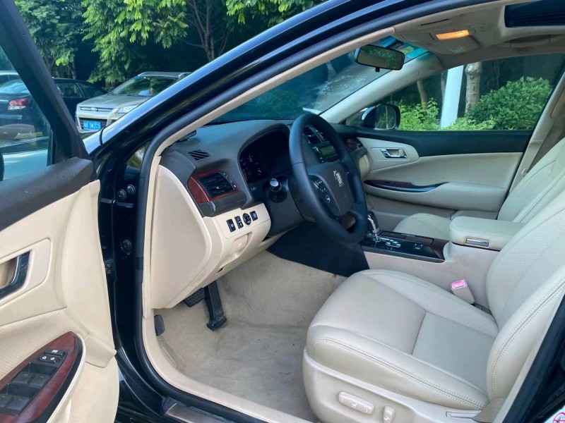 广州11年丰田皇冠3