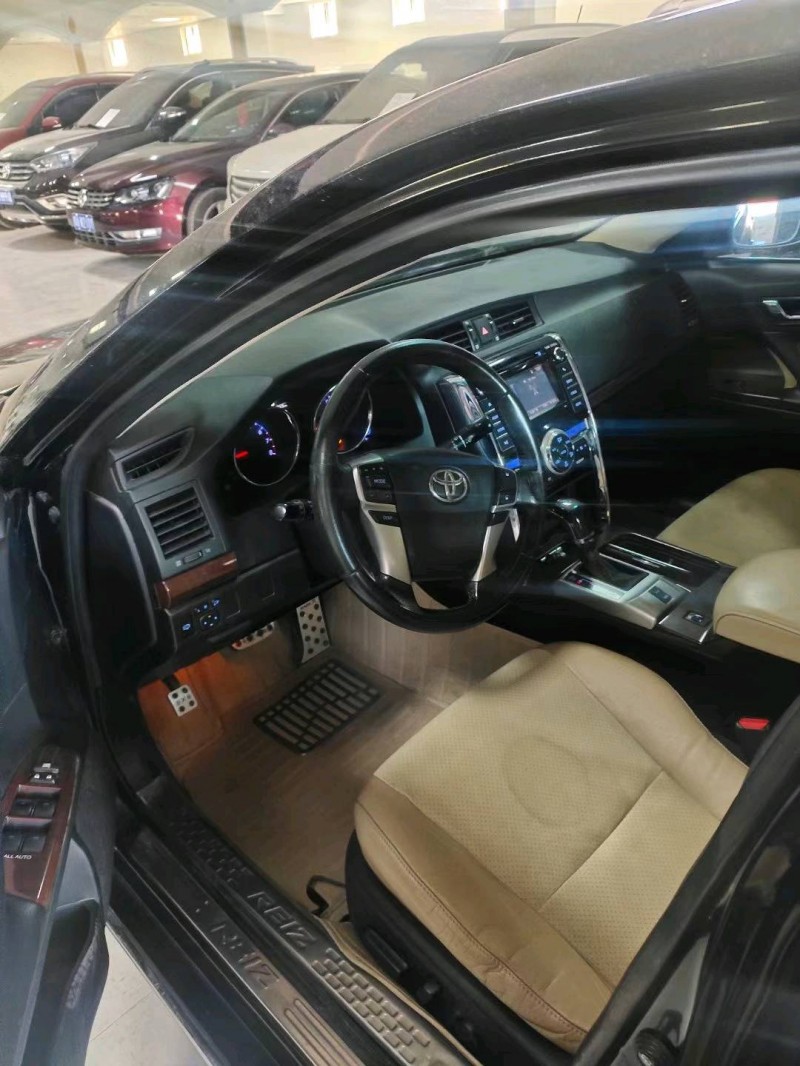 北京14年丰田锐志5