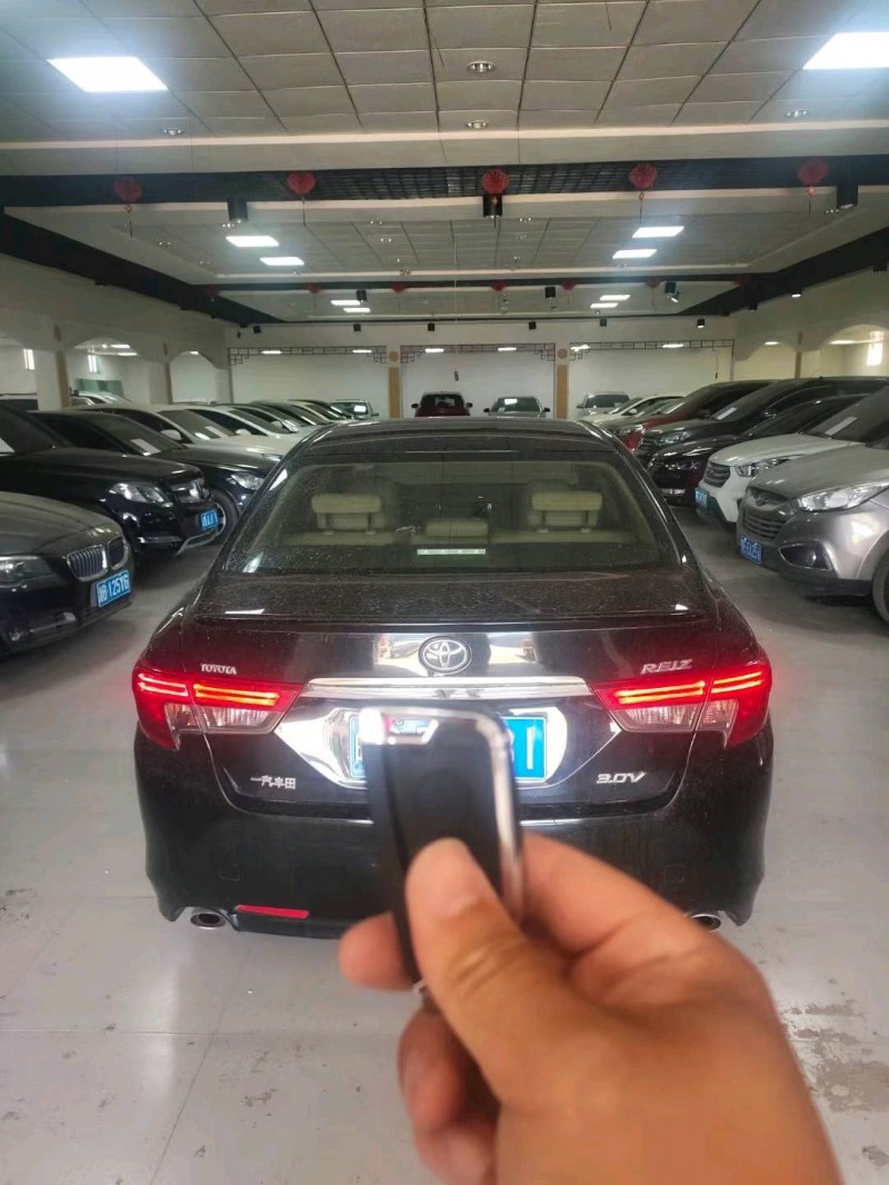 北京14年丰田锐志7