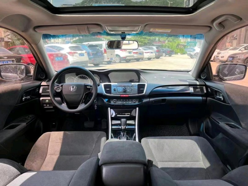 东莞17年本田雅阁5