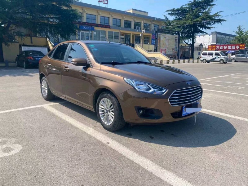 烟台15年福特福睿斯3