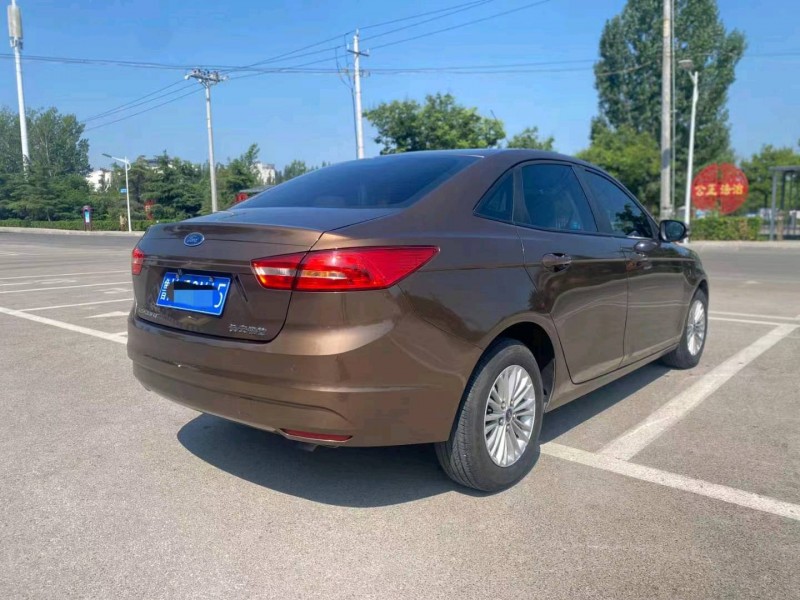 烟台15年福特福睿斯4