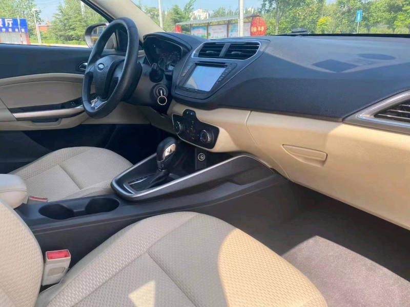 烟台15年福特福睿斯5