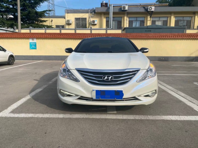 济宁13年现代索纳塔八1