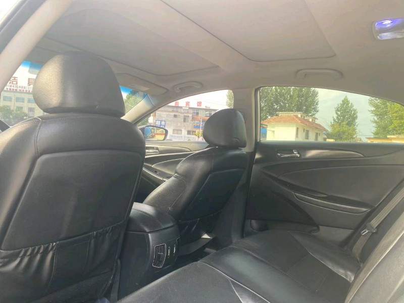 济宁13年现代索纳塔八6