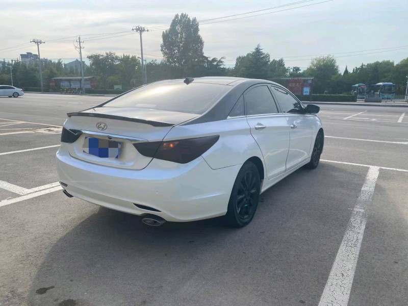 济宁13年现代索纳塔八8