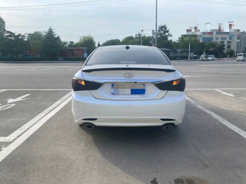 济宁13年现代索纳塔八9