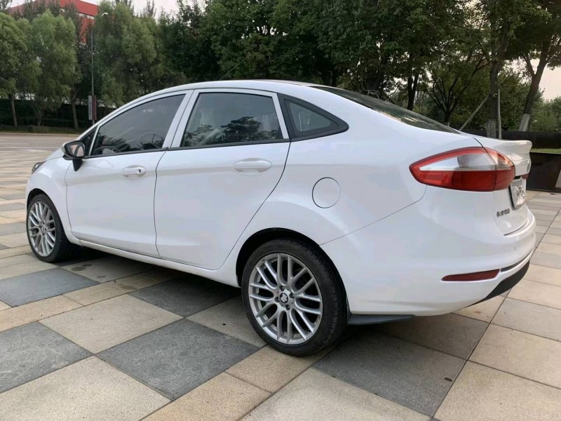 沈阳13年福特嘉年华8