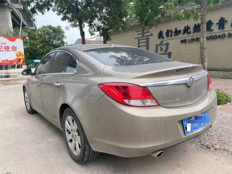 青岛11年别克君威8