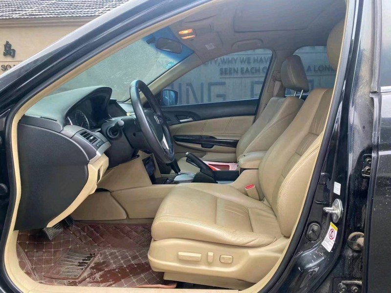 青岛10年本田雅阁6