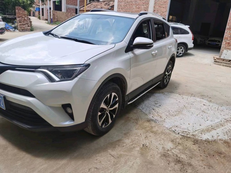 广州19年丰田RAV42