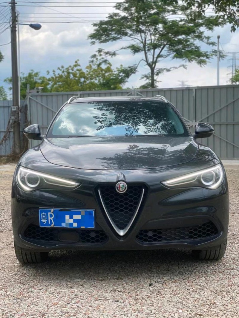 广州19年阿尔法·罗密欧Stelvio1
