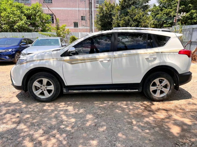 广州13年丰田RAV47