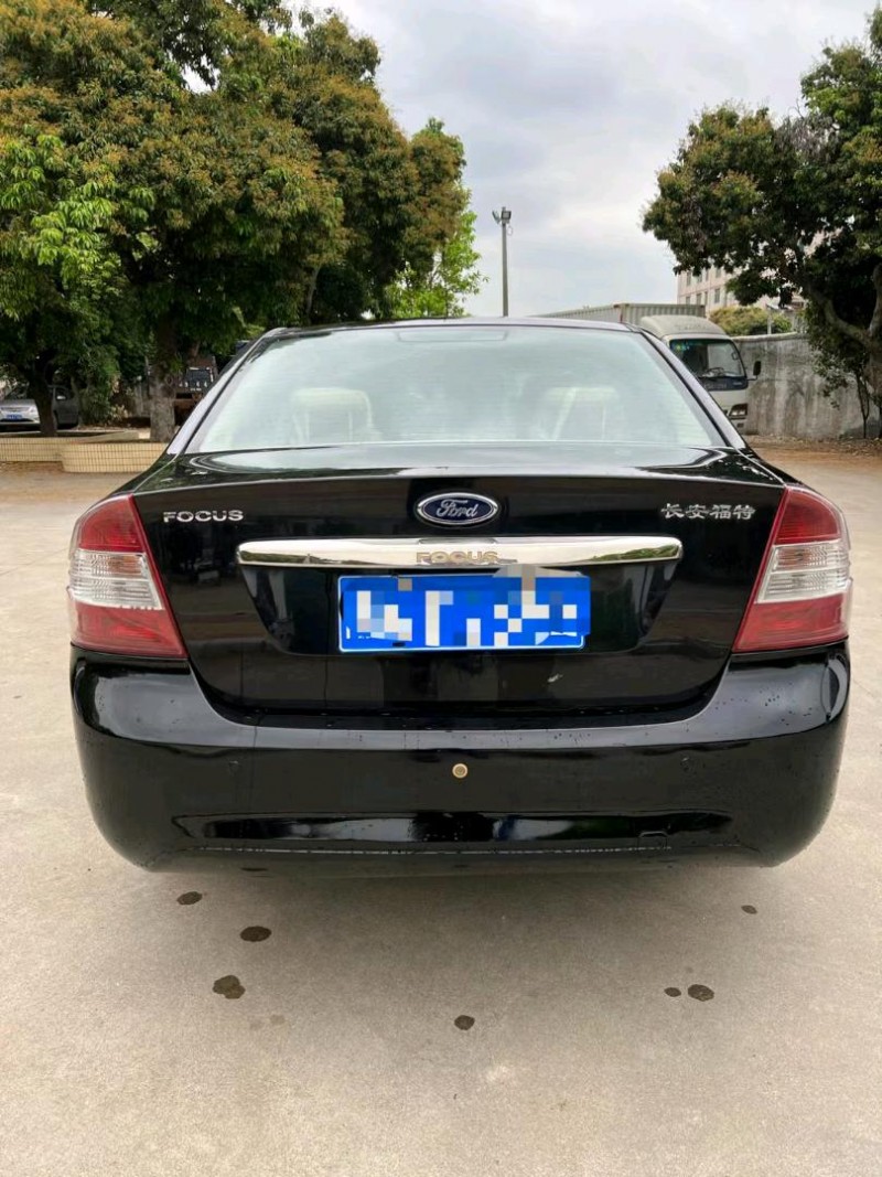 广州10年福特福克斯8