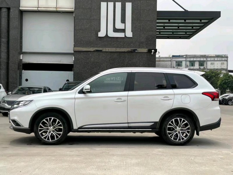 东莞17年三菱欧蓝德4