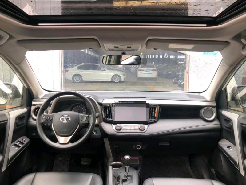 沈阳16年丰田RAV4荣放9