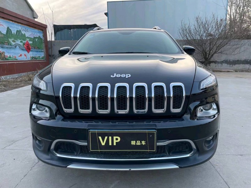濰坊17年Jeep自由光1
